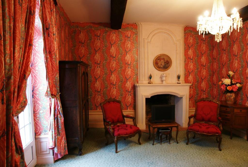 Le Chatenet 1689 Brantome Room photo