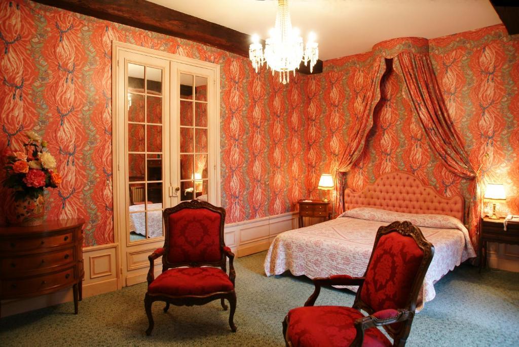 Le Chatenet 1689 Brantome Room photo